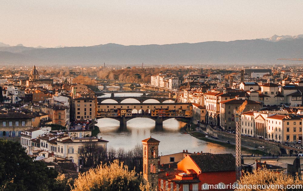 Vista panorâmica - Praça Michelangelo em Florença - Ponte Vecchio