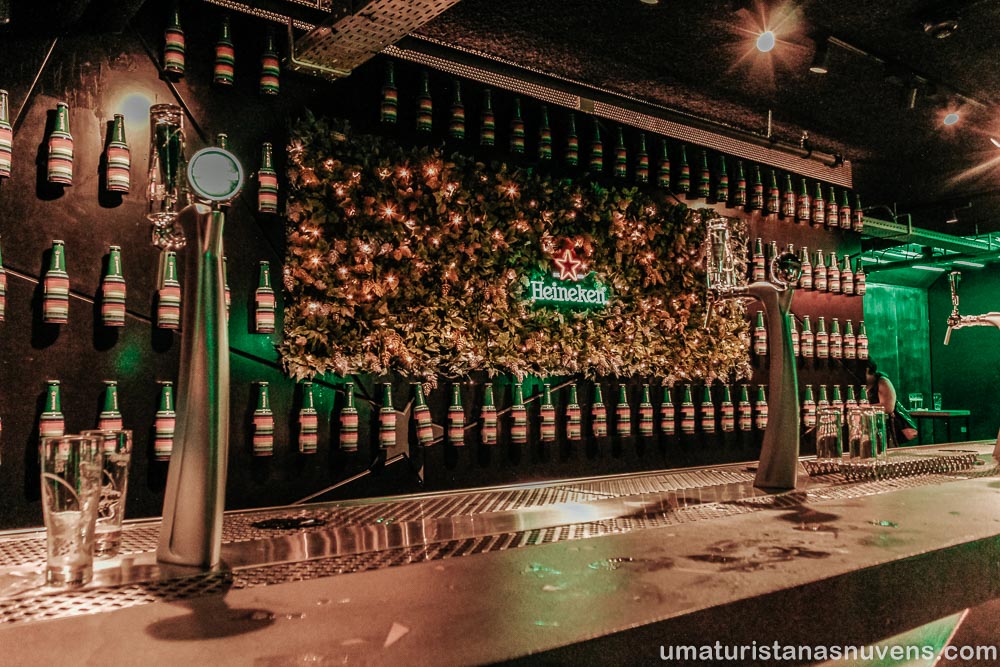 Bar da Heineken Experience em Amsterdam
