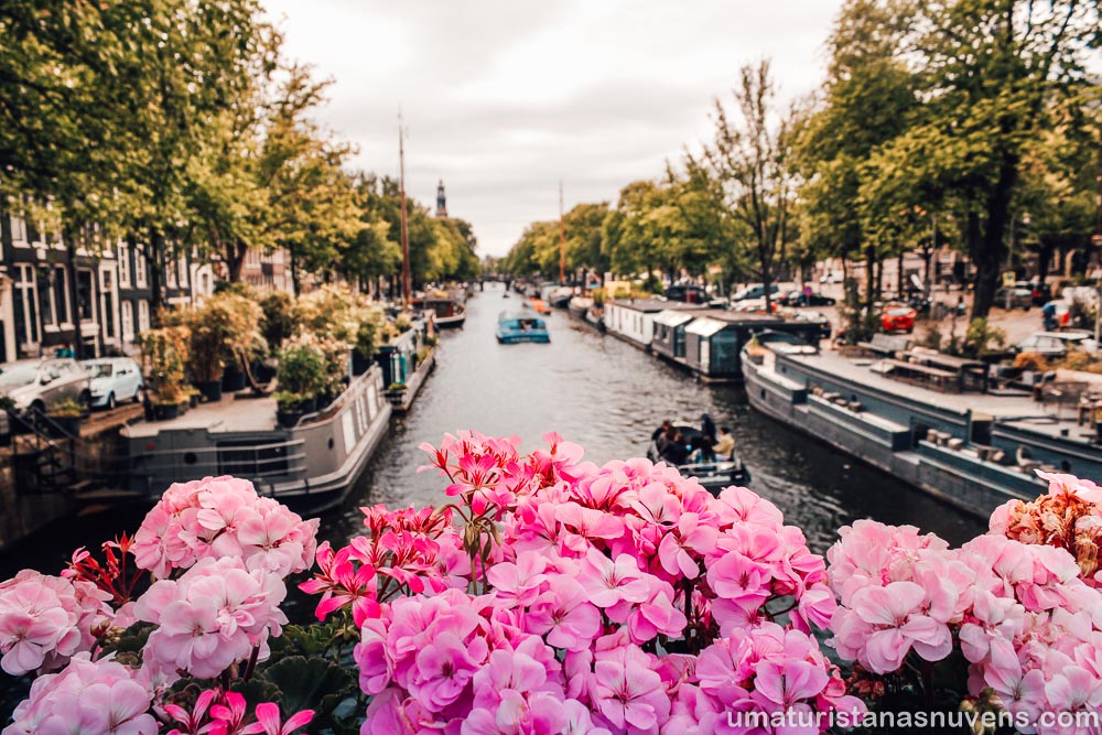 Canal Prinsengracht no Jordaan em Amsterdam - primavera na Holanda